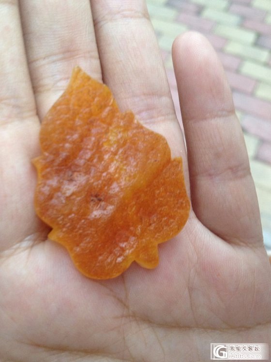 好吧百元一克的原皮金绞蜜行了吧！不行就自留了，新年事业大吉大利，金绞蜜树叶一枚～_有机宝石