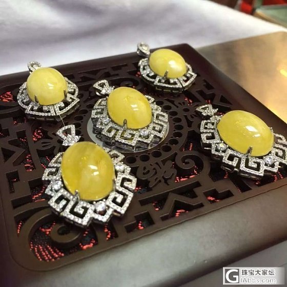 新设计出来的蜜蜡镶银吊坠_有机宝石