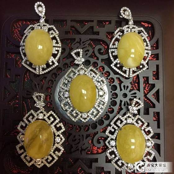 新设计出来的蜜蜡镶银吊坠_有机宝石