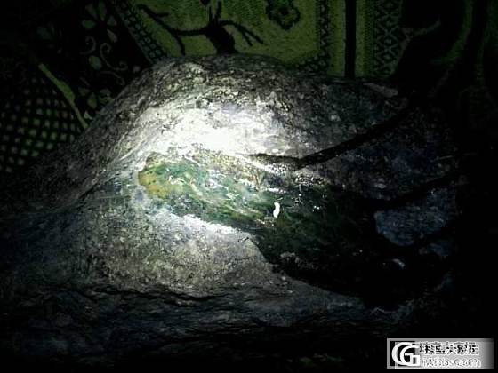 大哥高手帮忙分析下这个料子~值得解不？_半成品翡翠