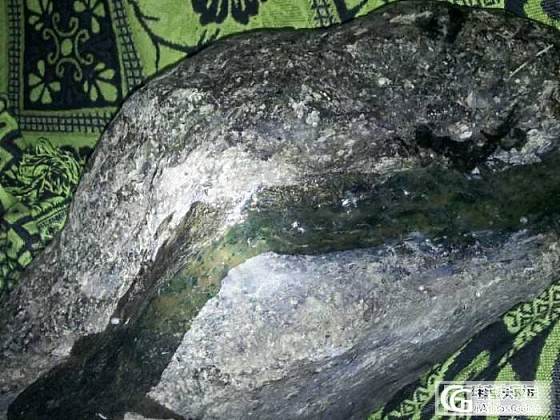 大哥高手帮忙分析下这个料子~值得解不？_半成品翡翠