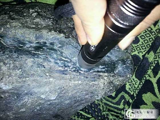 大哥高手帮忙分析下这个料子~值得解不？_半成品翡翠