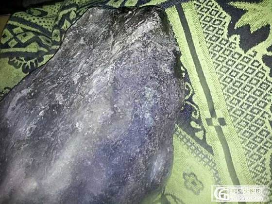 大哥高手帮忙分析下这个料子~值得解不？_半成品翡翠