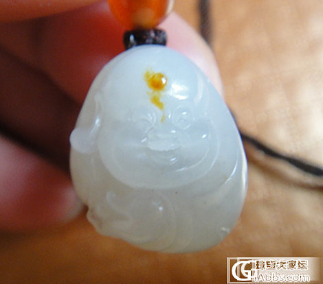 很小很精致的一个小佛，，请教什么材质！_和田玉