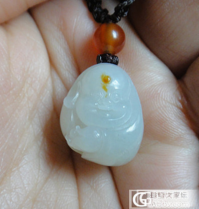 很小很精致的一个小佛，，请教什么材质！_和田玉