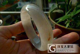 求高手估价俩手镯，给建议_翡翠