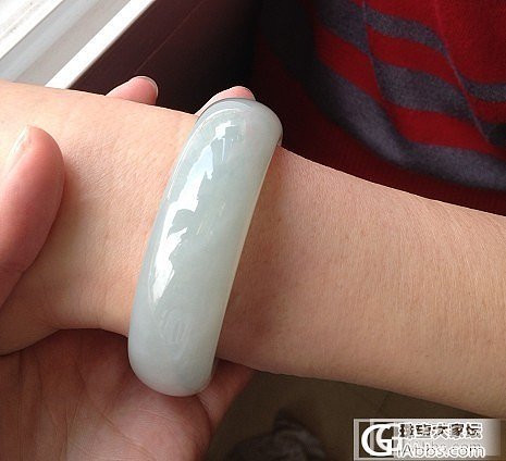 托熟人买的镯子，帮忙看下啥种啥色啥价格。。_翡翠