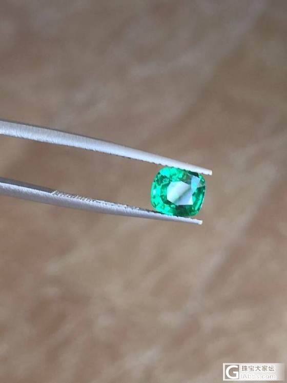 哂二颗绿色小钢炮，让大家舒适眼睛，如进入大自然_刻面宝石祖母绿