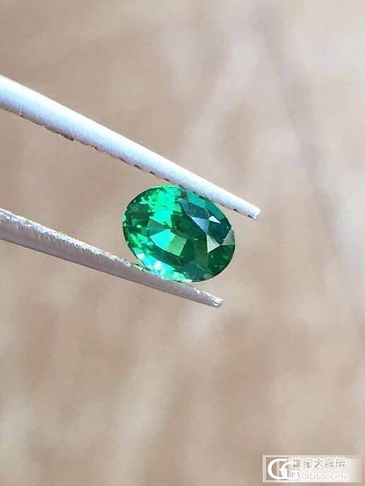 哂二颗绿色小钢炮，让大家舒适眼睛，如进入大自然_刻面宝石祖母绿