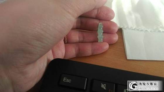 两个翡翠小竹节一手走~老坑冰种颜色好~互闪互闪吧~！_翡翠