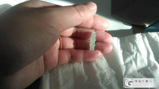 两个翡翠小竹节一手走~老坑冰种颜色好~互闪互闪吧~！_翡翠