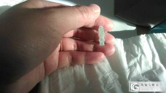 两个翡翠小竹节一手走~老坑冰种颜色好~互闪互闪吧~！_翡翠
