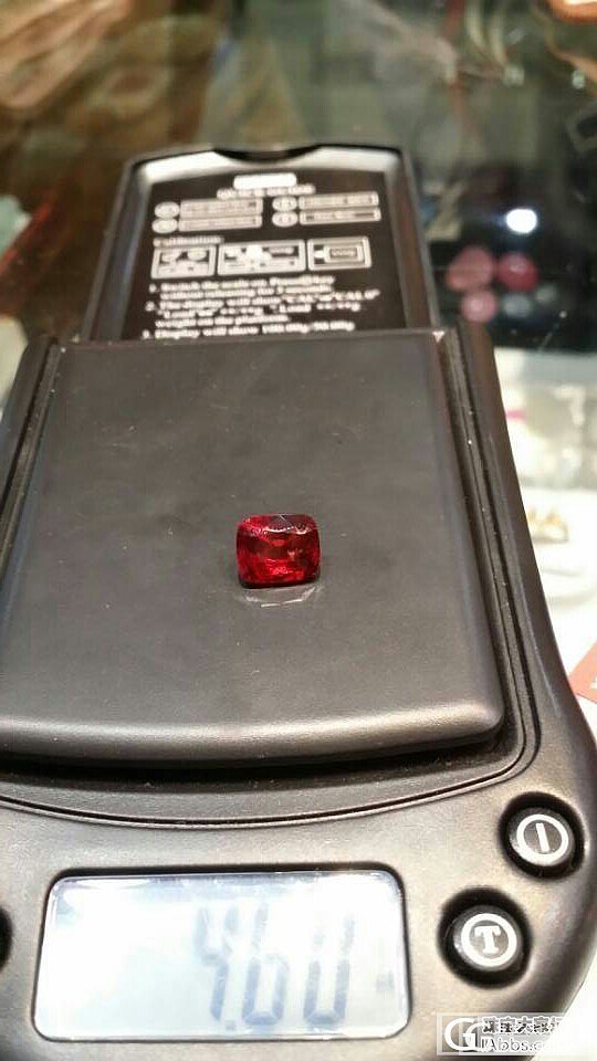 这粒尖晶的颜色是鸽血红吗？_刻面宝石尖晶石
