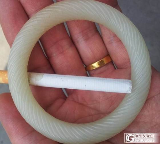 一对老和田青白玉绞丝手镯_珠宝