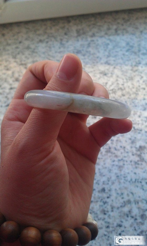 出一只翡翠镯子，急用钱400包邮_翡翠