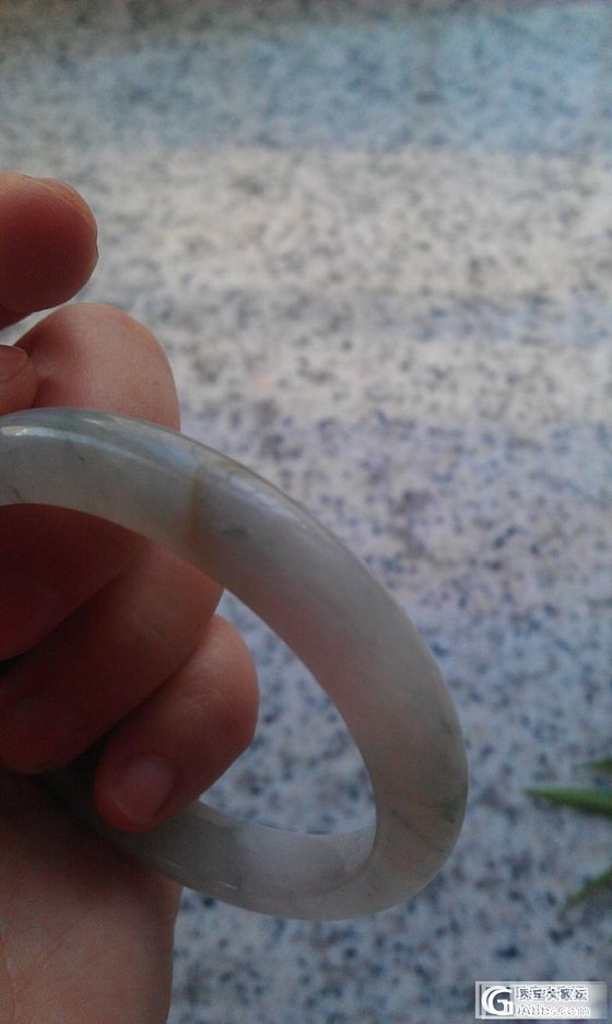 出一只翡翠镯子，急用钱400包邮_翡翠