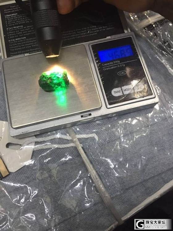 续上集赌一颗47卡原石，取出的晶体打磨好。6.17卡，请众大神点评，谢谢_原石祖母绿
