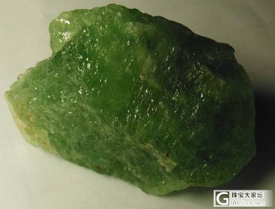 请教这个是沙佛来石吗？_石榴石