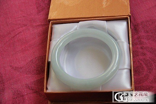 看看这只大概能值多少钱，镯子，_翡翠