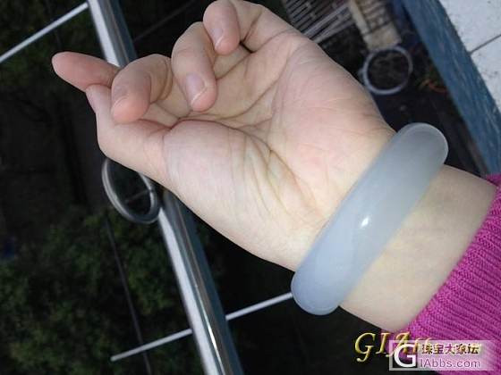 冰种厚装翡翠镯子？求大师鉴定！新增透光照！_翡翠