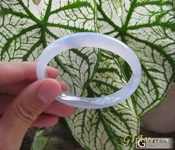 我以前买的紫罗兰窄条手镯荧光_翡翠