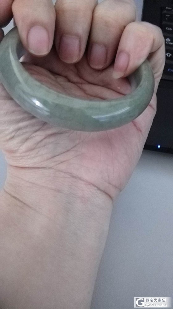 这是同一个镯子吗？_和田玉