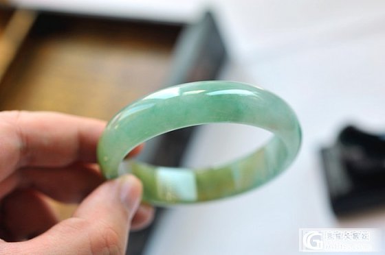 各专家帮忙估估价格！不知道入手值不_翡翠