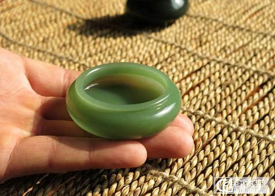 贺氏碧精品器皿-“水盂”_玉石