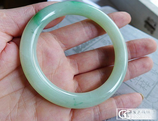 新收的飘阳绿镯子，大家看看怎么样~主要是请大家帮新手MM看看价~~_翡翠
