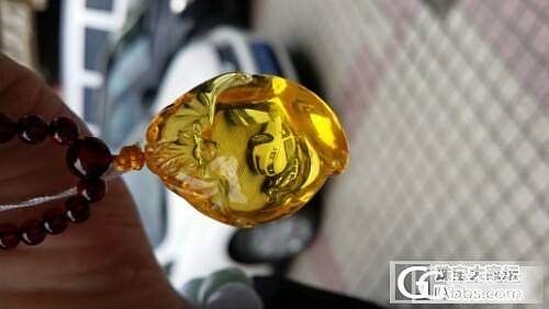 一个神奇的琥珀挂件_琥珀
