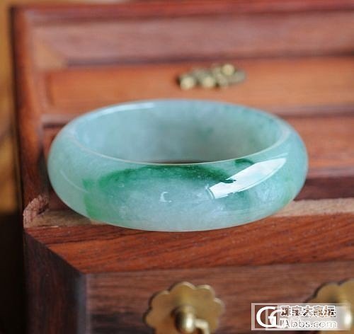 宽版正装冰种飘阳绿翡翠镯子，如何？_翡翠