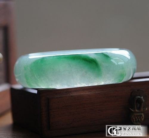 宽版正装冰种飘阳绿翡翠镯子，如何？_翡翠