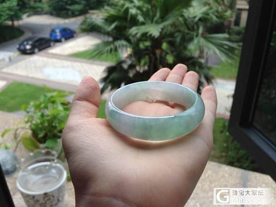 一个不算色的色镯子。。。大家随便拍_翡翠
