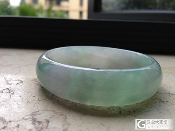 一个不算色的色镯子。。。大家随便拍_翡翠