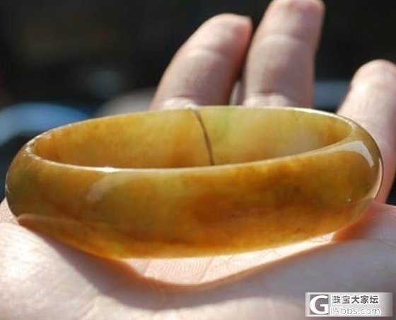 【转】一个小圈口的蜜糖黄翡镯子 黄加绿贵妃_翡翠