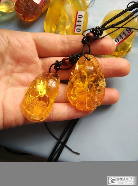 出两个纯天然琥珀金绞蜜蜜蜡件68元每克我已做证书如意已订_有机宝石