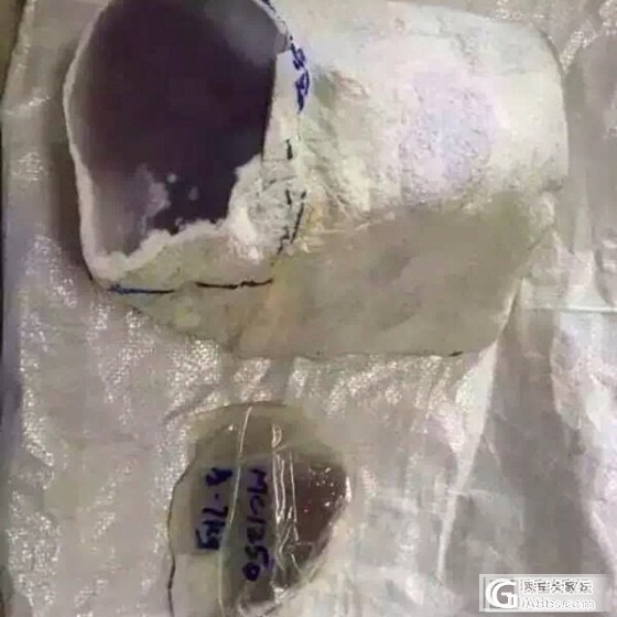 白岩砂赌石切出高冰_赌石