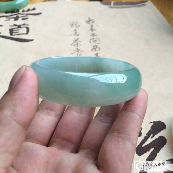 我又来了，这次还是两只美美哒翡翠手镯，多角度拍摄。你喜欢吗？_手镯翡翠