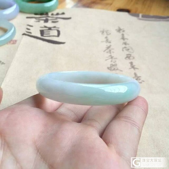 10,29  翡翠手镯秀。有没有眼缘。_手镯翡翠