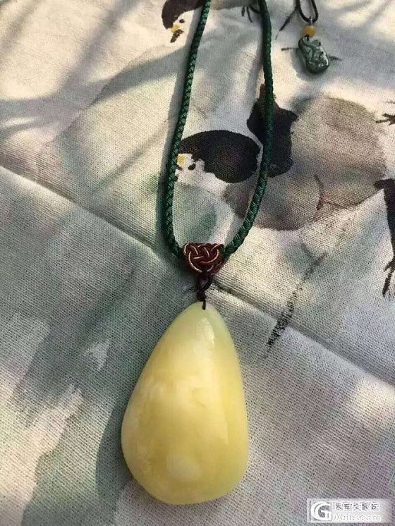 几款简单的蜜蜡吊坠挂坠_蜜蜡