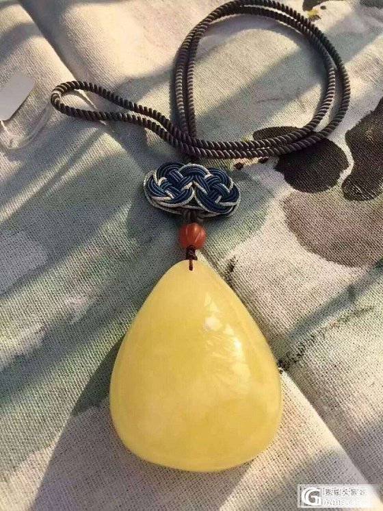 几款简单的蜜蜡吊坠挂坠_蜜蜡