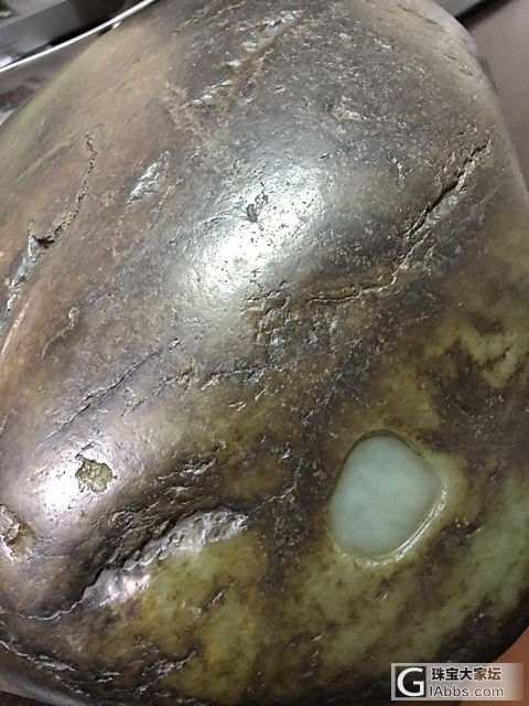 我头脑发热买了块40斤的黑皮籽料石头，大家来看看_翡翠