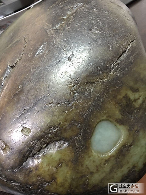我头脑发热买了块40斤的黑皮籽料石头，大家来看看_翡翠
