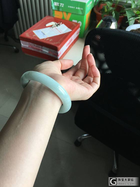 刚入了一个有色无种的圆镯_手镯翡翠