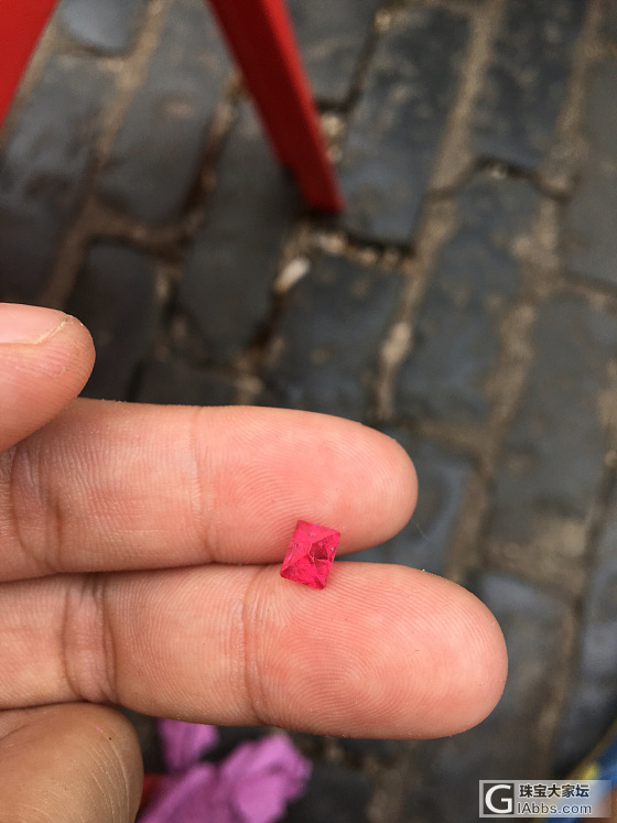 还是一粒来自抹谷曼辛矿区的晶体_原石刻面宝石尖晶石