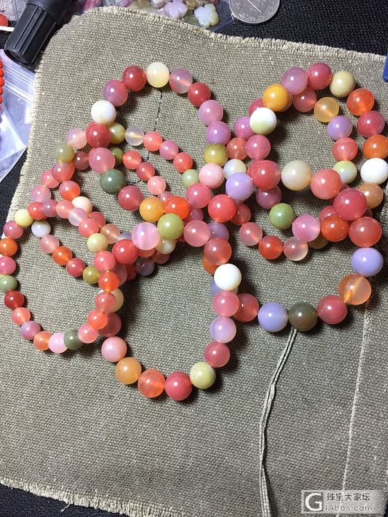 色彩斑斓_珠串玛瑙