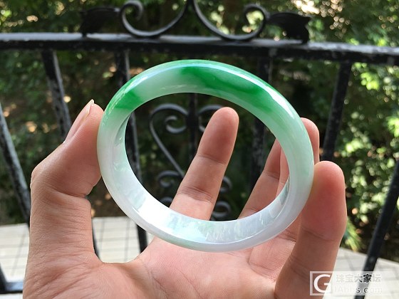 白底青，地子白，色正辣_手镯翡翠