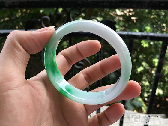 白底青，地子白，色正辣_手镯翡翠