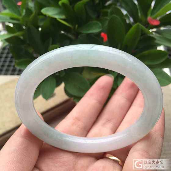 发几个手镯，大家看下觉得性价比怎么样！_手镯翡翠
