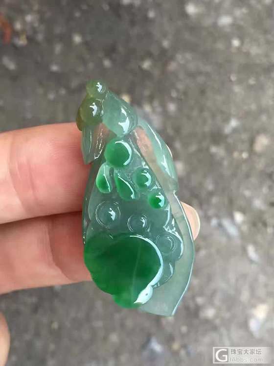黄加绿莲子，绿在自然光下的魅力_挂件翡翠